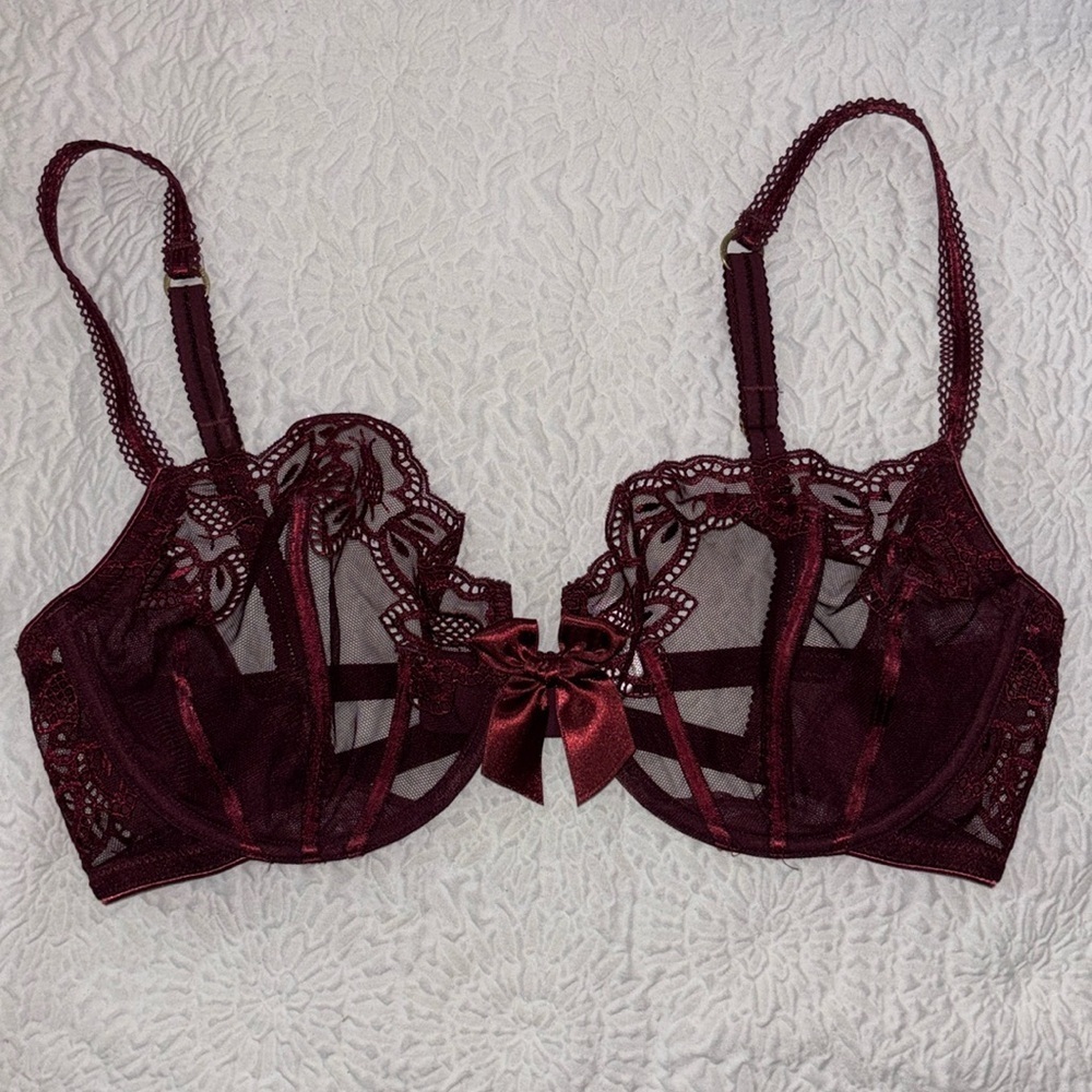 Victoria's Secret Very Sexy Balconet Lace Bra NWOT - Picture 1 of 8
